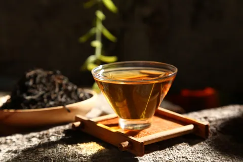 白盒水碾红茶茶汤阶段真实产品图
