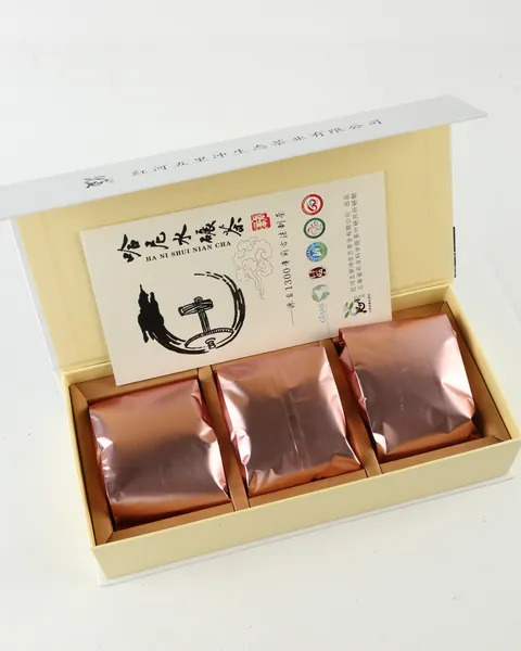 白盒水碾红茶开盒阶段真实产品图